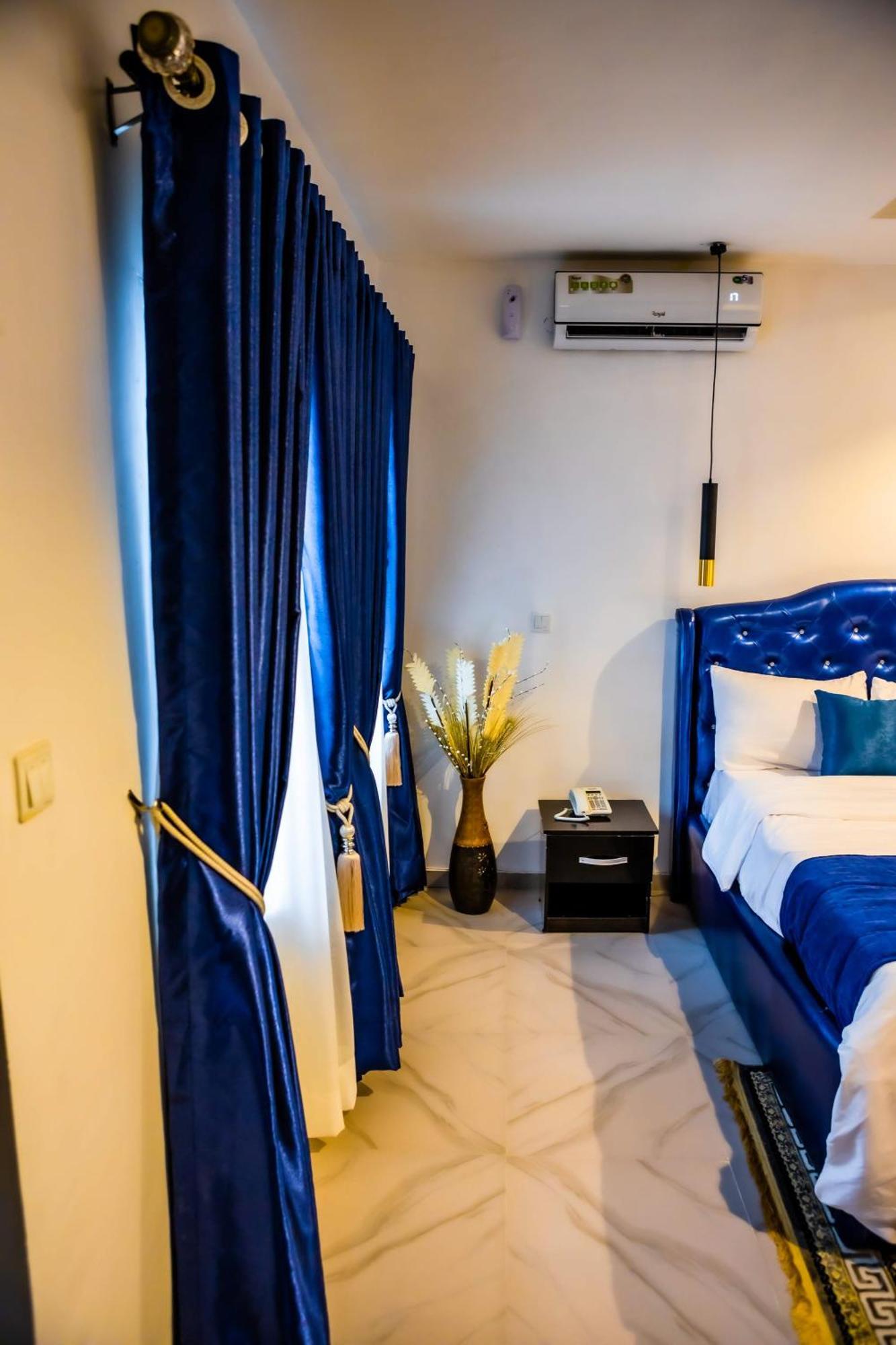 El Elyon Hotel And Suites Lagos Exterior photo